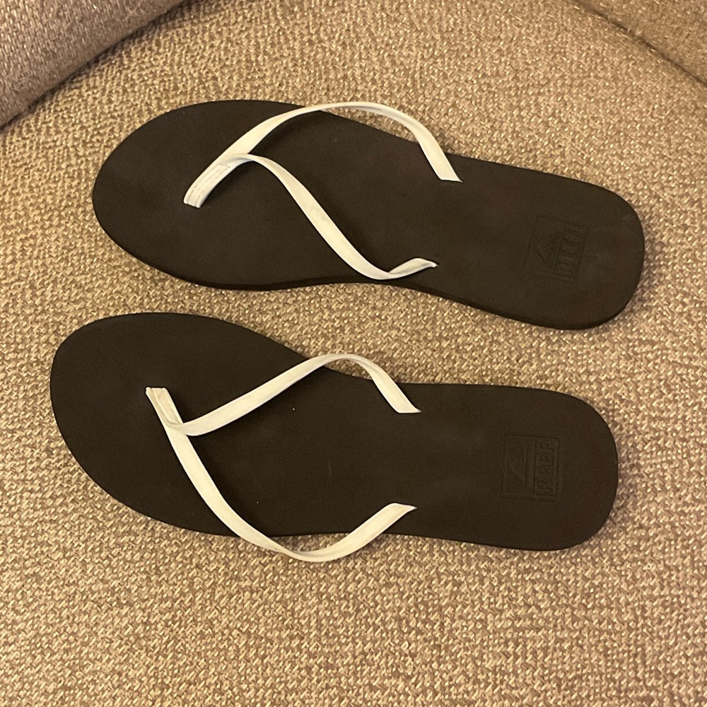 Reef Women's Black Sandals with white flip flops